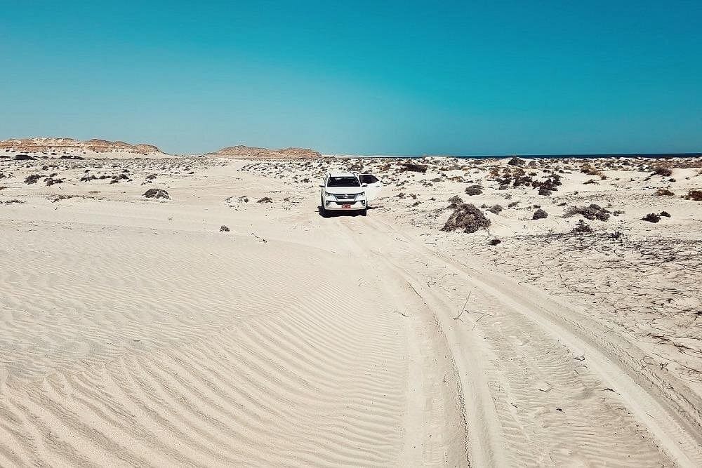 Dakhla 4x4 adventure to White Dune and Imlili – off-road desert excursion with lagoon views